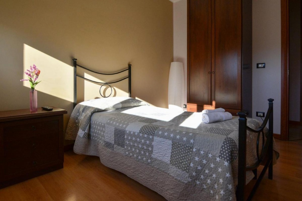 Standard Single Room with Shared Bathroom